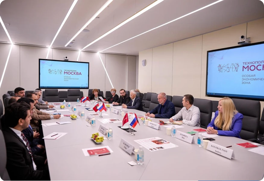 В Технополисе «Москва» состоялась рабочая встреча делегации Министерства труда и социальных вопросов Республики Ирак с руководством российской фармацевтической компании «ОнкоТаргет», входящей в группу компаний «АксельФарм».